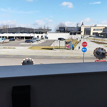 Hid19 Apartman Gyor Belvaros-Free Parking-Terrace Az Rq Vizi Elmenypark Es Gyogyfuerdonel 외부 사진