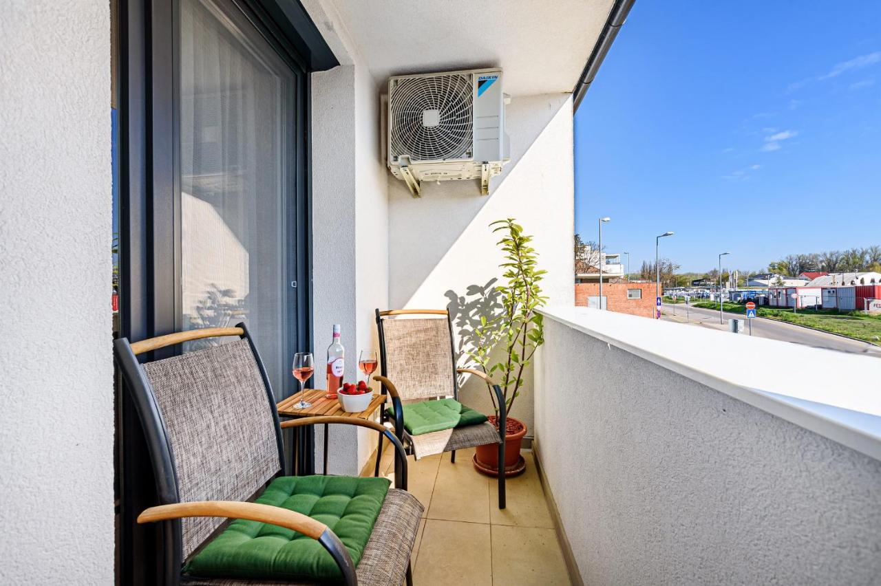 Hid19 Apartman Gyor Belvaros-Free Parking-Terrace Az Rq Vizi Elmenypark Es Gyogyfuerdonel 외부 사진
