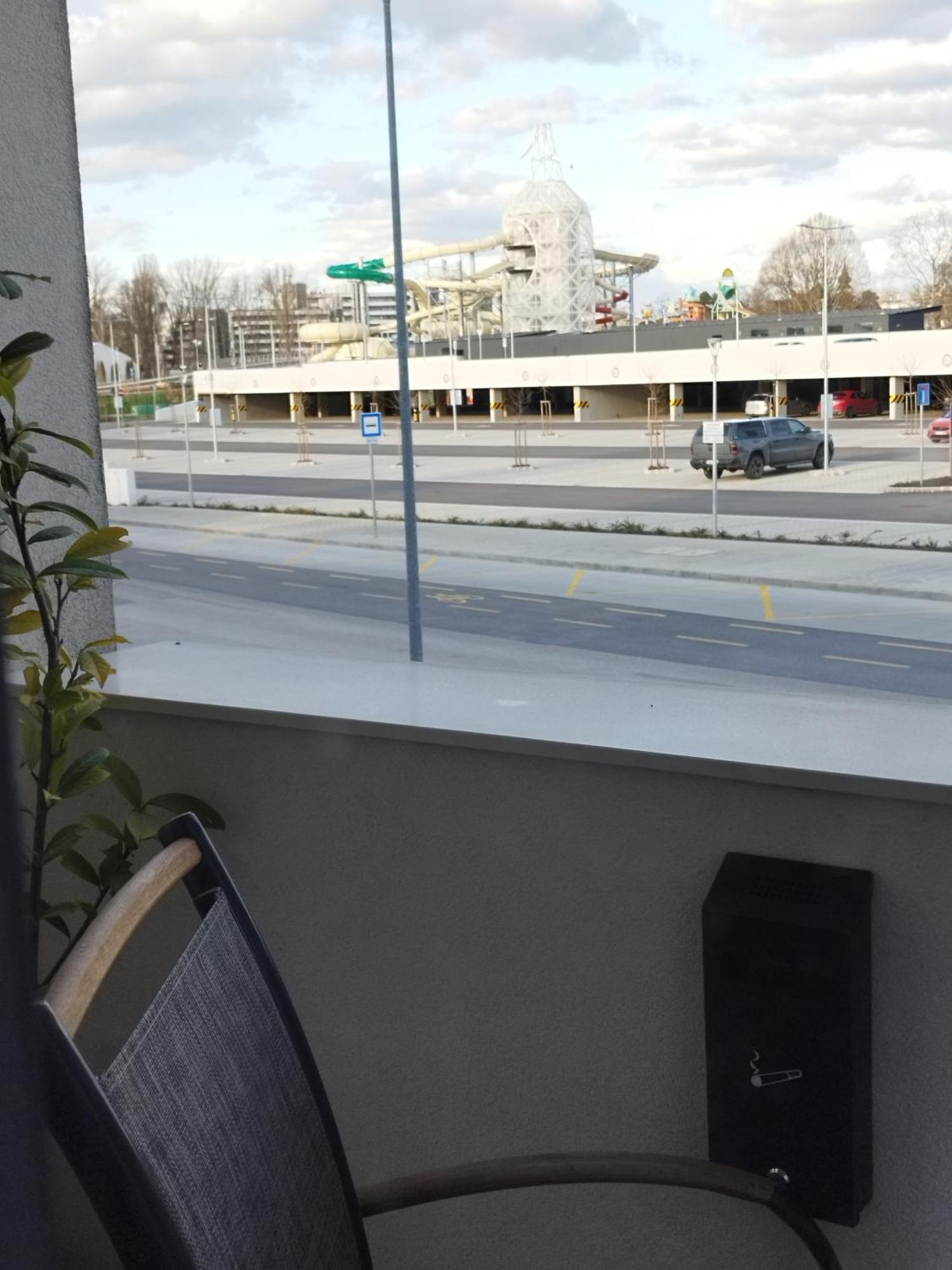 Hid19 Apartman Gyor Belvaros-Free Parking-Terrace Az Rq Vizi Elmenypark Es Gyogyfuerdonel 외부 사진